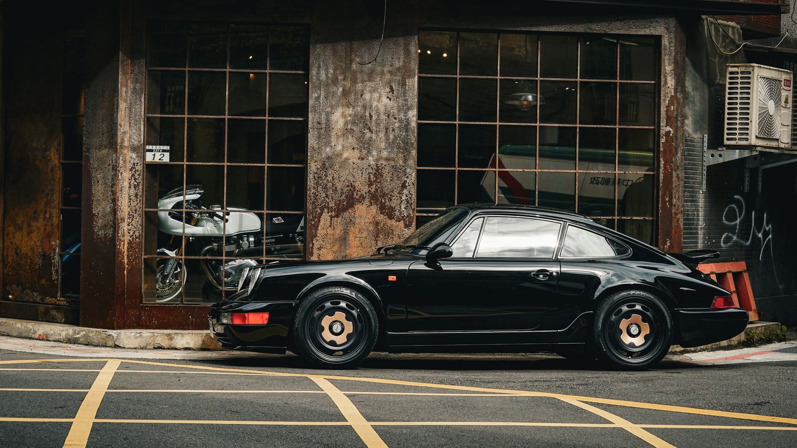 Porsche 964 Carrera 4 on Jaeges RP wheels